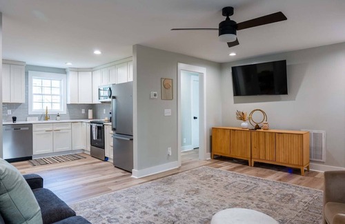 Durham Casa | Urban Oasis w/ King Bed – 3 BR Near Duke & DT