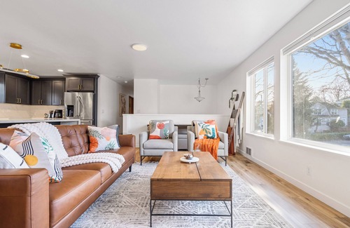 Minor Casa | Urban Oasis with Cedar Hot Tub