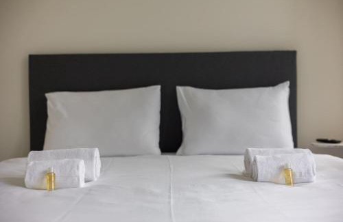Sihlfeld Apartamento | Urban Oasis with Queen Bed and View BE-34