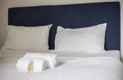 Sihlfeld Apartamento | Urban Oasis with Queen Bed and View BE-39