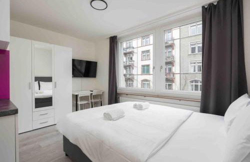 Sihlfeld Apartamento | Urban Oasis with Queen Bed and View BE-28