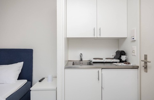 Sihlfeld Apartamento | Urban Oasis with Queen Bed and City View (BE-19)