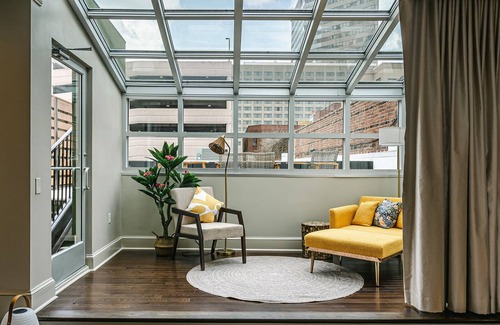 Arsenal Hill Apartamento | Urban Oasis with Sunroom- Downtown Columbia