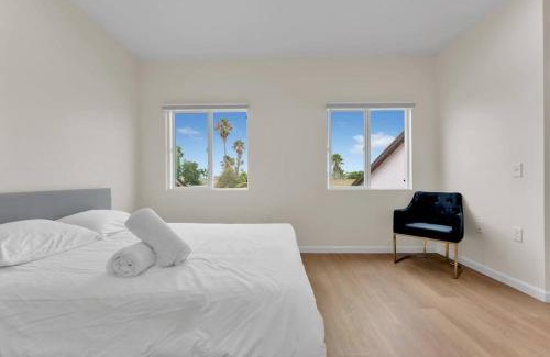 Mira Mesa Villa | Urban Retreat Fun Relax Self Check-In Hot Tub Foosball Fire Pit Cornhole
