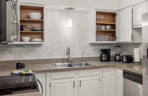 West Des Moines Casa | URBAN RETREAT - 4 BEDROOM HOUSE, FAMILY FRIENDLY with ARCADE, GAMES..