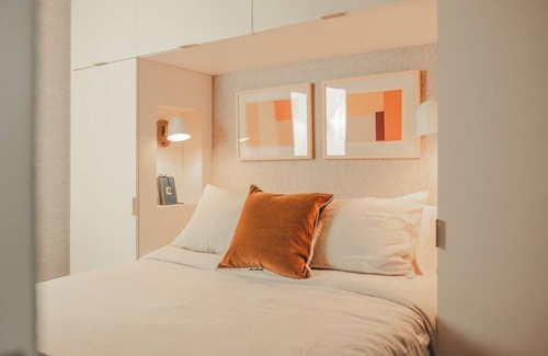 Old Fourth Ward Hotel | Urban Skyline Views | Perfect Romantic Getaway Close to Attractions & Dining