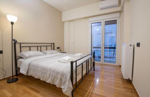 Pangrati Apartamento | Urban Spacious Apartment Near Kallimarmaron