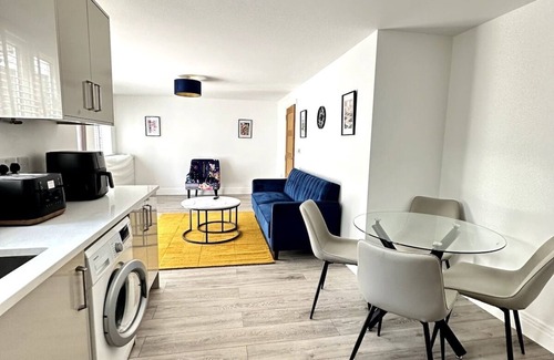 Woking Apartamento | Urban Stay 5 Guests Free Parking
