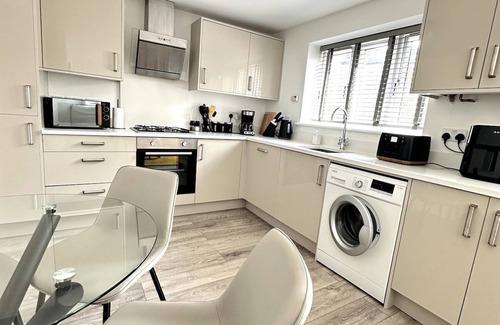 Woking Apartamento | Urban Stay 5 Guests Free Parking