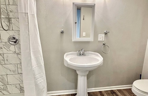 Niles Apartamento | Urban Suites at Gather - Full Kitchen Studio