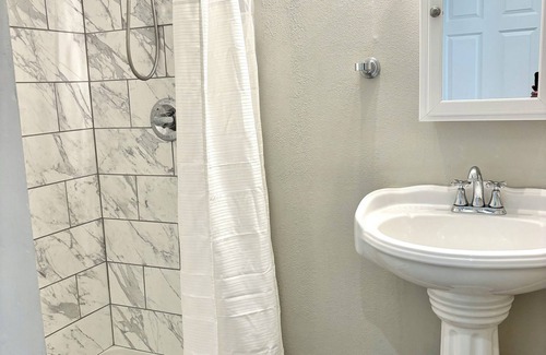 Niles Apartamento | Urban Suites at Gather - Full Kitchen Studio