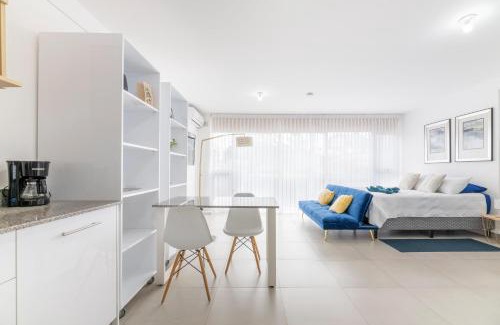 Curridabat Apartamento | Urban Vista iFreses, 2nd floor! AC, TV and Pool