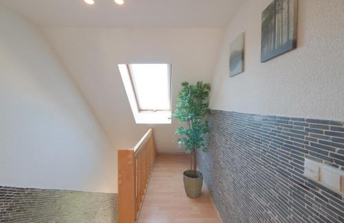 Koenigs Wusterhausen Apartamento | Urbanes Dachrefugium mit Balkon