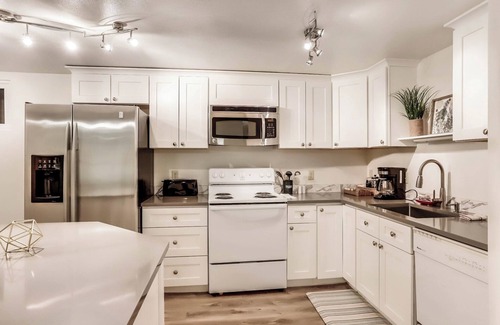 Arvada Casa | Urbex | Boulder | Denver | Golden | Dog Friendly | Fenced Yard | Lower Duplex Unit | Extended Stay