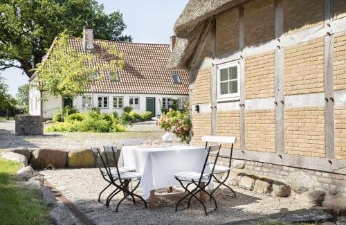 Pommerby Casa | Urgemütliche Reetdachkate mit großem Kamin und Sauna