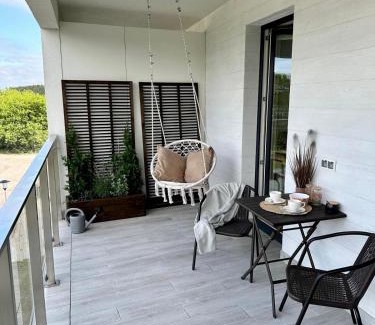 Augustow Apartamento | Urokliwy Apartament z dużym tarasem i widokiem na Jezioro Białe