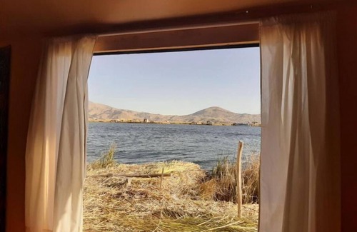 Puno Cabaña | Uros Quechua Lodging & Experience