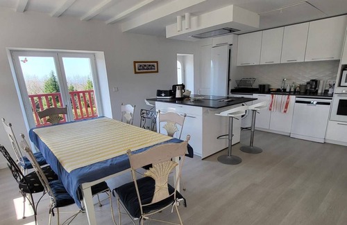Behobie Apartamento | Urrugne, au 1er étage d'une propriété Basque appt 5 pièces, piscine