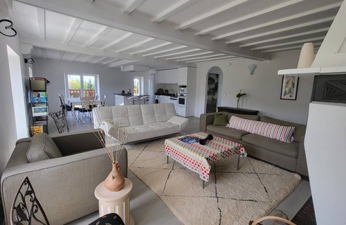 Behobie Apartamento | Urrugne, au 1er étage d'une propriété Basque appt 5 pièces, piscine