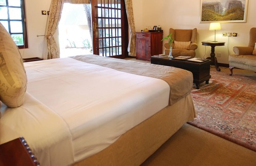Victoria Falls Cabina | Ursula's Homestead