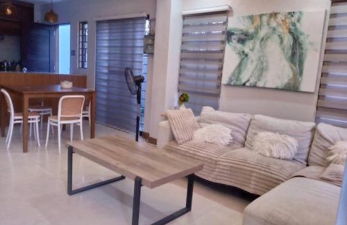 Mandurriao Casa | US 1975 monthly for furnished HOUSE and brand new CAR in Exclusive Neighborhood