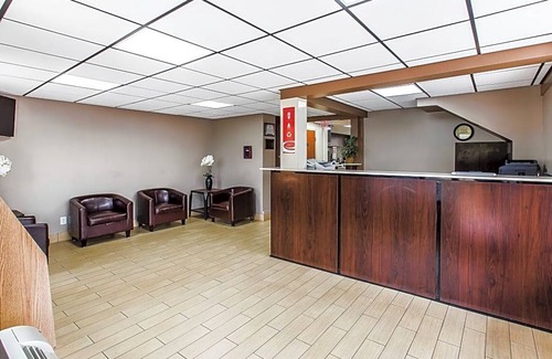 Savannah Hotel | Econo Lodge Midtown
