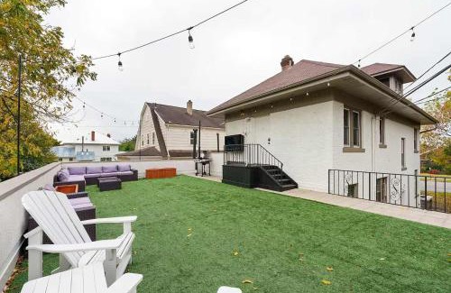 Clintonville Apartamento | Close to OSU Rooftop Patio Grill & Outdoor TV