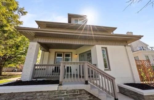 Clintonville Apartamento | Close to OSU Rooftop Patio Grill & Outdoor TV