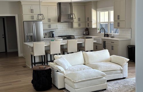 Seven Lakes Casa | US Open! Beautiful Brand New Home on large Private Lake 11m from Pinehurst #2!