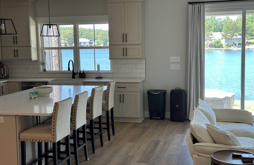 Seven Lakes Casa | US Open! Beautiful Brand New Home on large Private Lake 11m from Pinehurst #2!