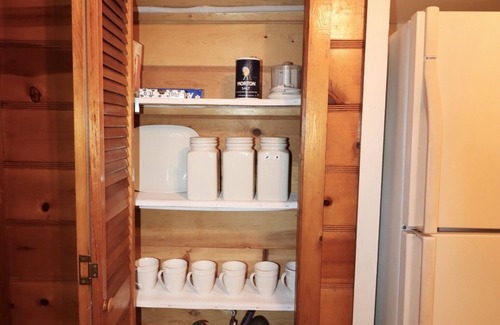 Arrowbear Lake Cabina | Cheerful 2-bedroom cabin with indoor fireplace