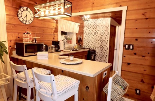 Arrowbear Lake Cabina | Cheerful 2-bedroom cabin with indoor fireplace