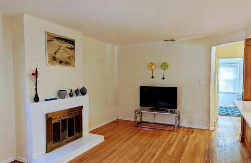 Sherman Oaks Casa | Entire House,Convinient location in Los Angeles , near Universal, Hollywood, Pets Friendly, Free WIFI