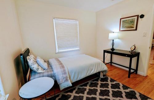 Sherman Oaks Casa | Entire House,Convinient location in Los Angeles , near Universal, Hollywood, Pets Friendly, Free WIFI