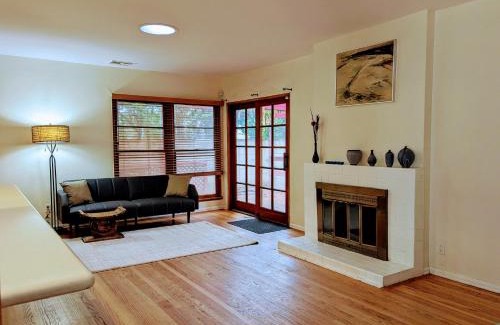 Sherman Oaks Casa | Entire House,Convinient location in Los Angeles , near Universal, Hollywood, Pets Friendly, Free WIFI