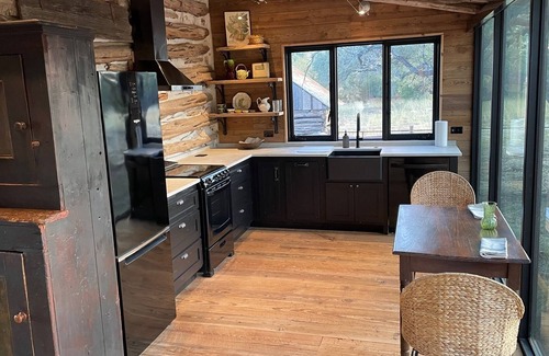 Kendall County Cabina | 1846 Secluded, Restored Cabin on 40 acres with Modern Finishes