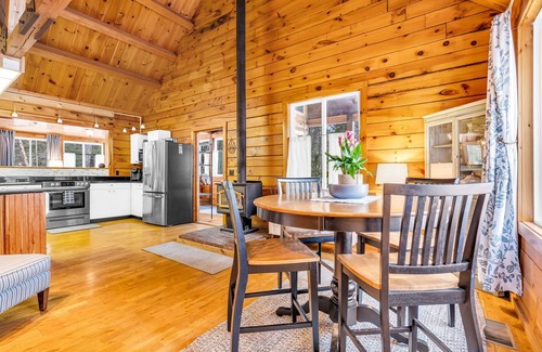 Bethel Cabina | Sunday River Lakefront Grand Cabin, Sleeps 20, Hot tub, fire pit, pets welcome