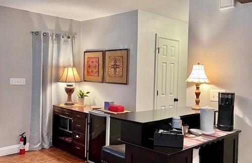 Wayne Casa | Ushmila's Nest- private entrance, bedroom & bathroom
