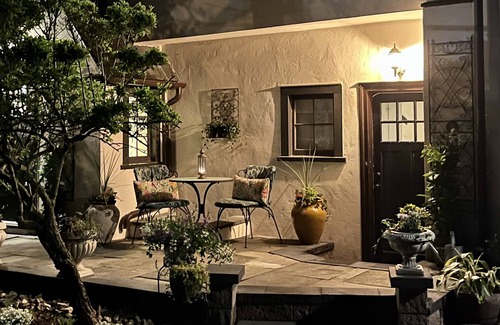 Wayne Casa | Ushmila's Nest - Private suite with 2 rooms & Bathroom.