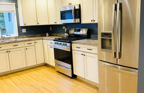 Annapolis Casa | USNA Stay w/ Private Pool, Indoor Soft Hot Tub, King Beds, & CHILD FRIENDLY GEAR