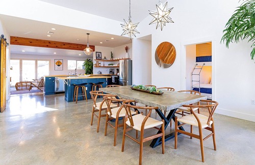 Dripping Springs Casa | UT Football Fave - Sleeps 18, Pool, Hot Tub