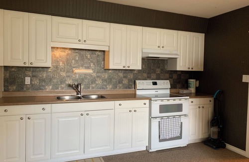 North Okanagan Alquiler De RV | Utopia Feels 74 Person Private Luxury Campground!
