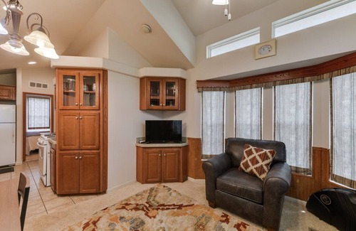 Utopia Cabina | Utopia River Retreat is a secluded paradise nestled along the Sabinal River in the Texas Hill Country.