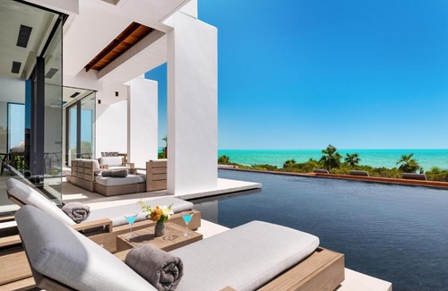 Long Bay Hills Villa | UXUE Villa