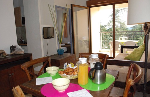 Uzes Apartamento | UZES APPART HOTEL