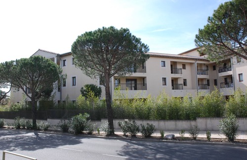 Uzes Apartamento | UZES APPART HOTEL