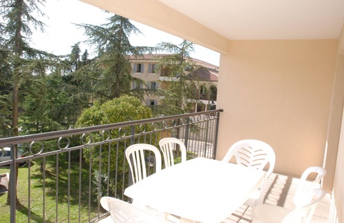 Uzes Apartamento | UZES APPART HOTEL