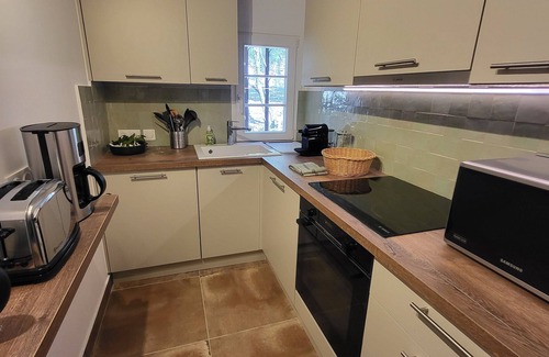Uzes Cabaña | Uzès: Town and Country! Newly renovated house with large pool and grounds!