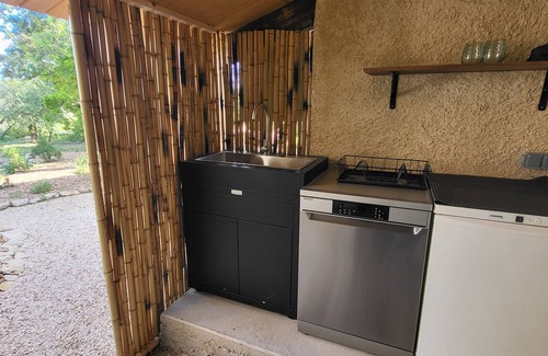 Uzes Cabaña | Uzès: Town and Country! Newly renovated house with large pool and grounds!