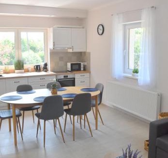 Balatonalmadi Apartamento | Vöröskő Apartmanház